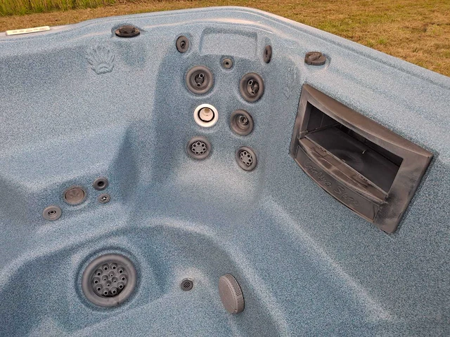 Balboa spa 6 persoons jacuzzi en buitenspa - afbeelding 26 van  26