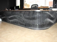 Baliemeubel in hoekopstelling met golvende voorzijde. afmeting 340 x 235 x 79 cm - afbeelding 2 van  4