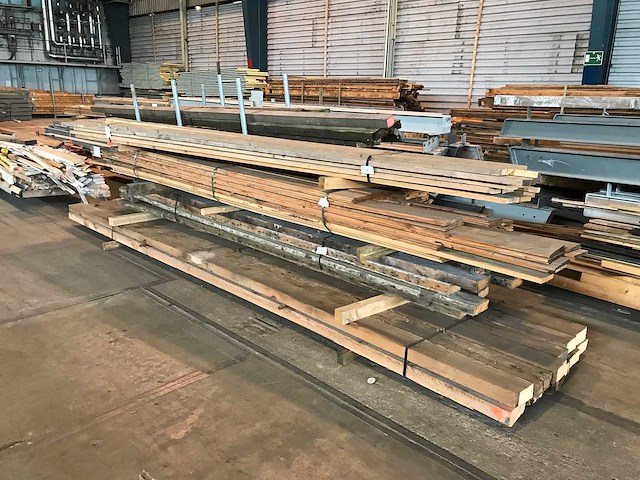 Balken en planken - afbeelding 2 van  2