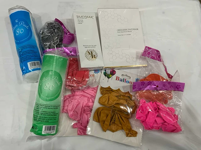 Ballonnen en beautyproducten (3700x) - afbeelding 1 van  8