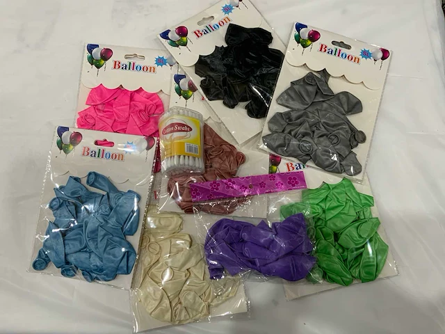 Ballonnen en wattenstaafjes (3700x) - afbeelding 1 van  7