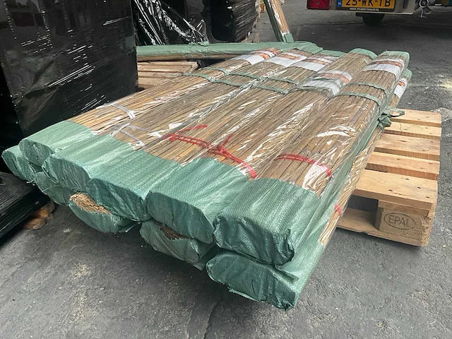 Bamboo - mat gespleten- naturel- tonkin - 3000x2000 mm (60 m2)= 1 pallet - scherm (10x) - afbeelding 1 van  10