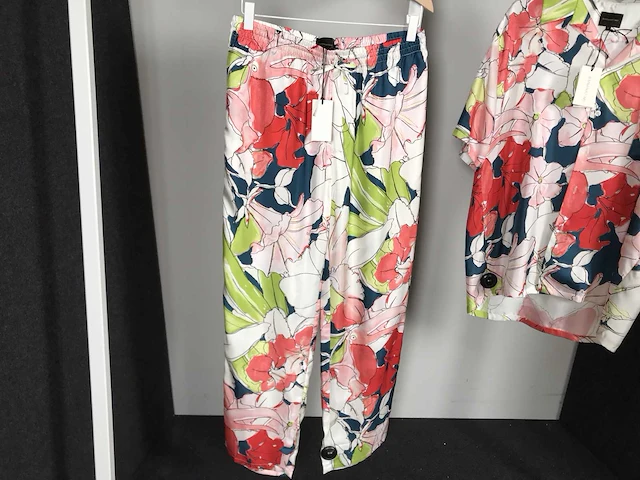 Bananatime broek, en blouse (2x) mt. m - afbeelding 2 van  5