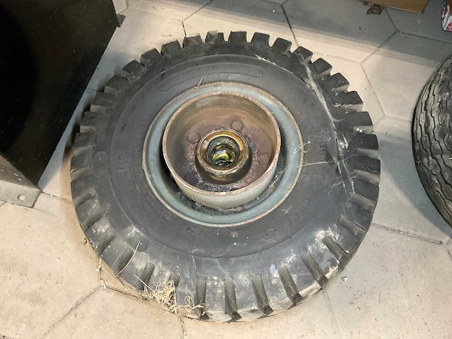 Band - afbeelding 1 van  4