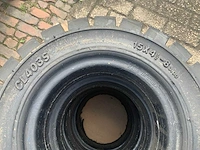 Banden heftruck - afbeelding 3 van  4