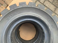 Banden heftruck - afbeelding 4 van  4