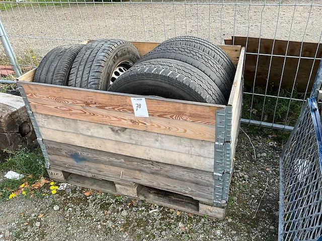 Banden in krat - afbeelding 1 van  4