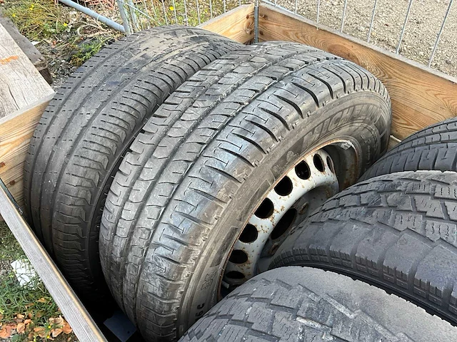 Banden in krat - afbeelding 3 van  4