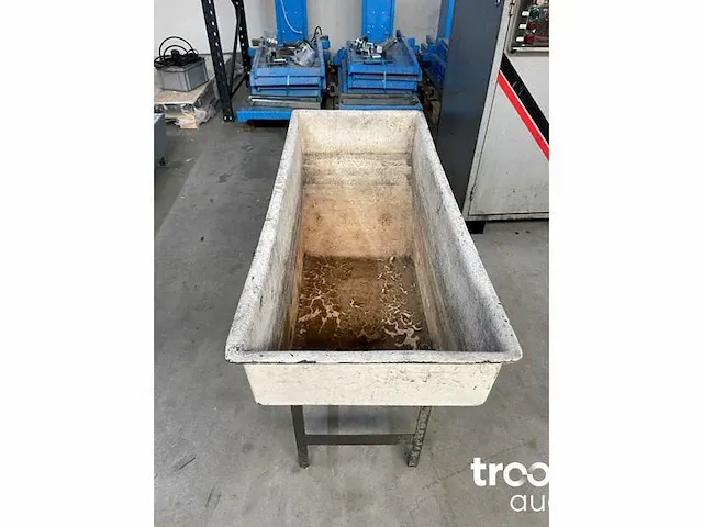 Bandenbak voor testen op lekkage - afbeelding 1 van  2