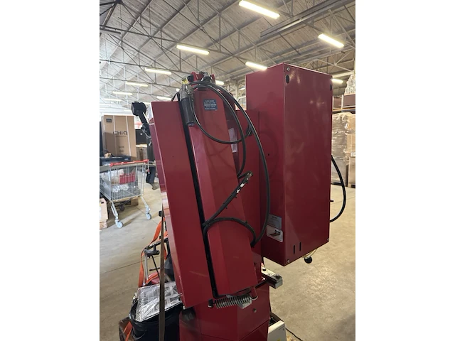 Bandendemonteermachine tot 24" butler airdraulic 1051, bouwjaar 2001 - afbeelding 9 van  10