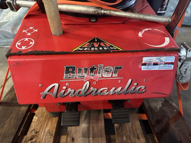 Bandendemonteermachine tot 24" butler airdraulic 1051, bouwjaar 2001 - afbeelding 10 van  10