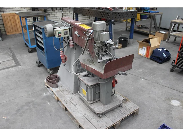Bandschuurmachine grit gx75 met radiusslijp/uitsnijdmodule grit gxr. - afbeelding 1 van  3