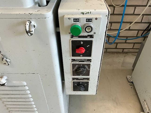 Bandschuurmachine voor schoenreparatie v.v. pneumatische klepafzuiging - afbeelding 7 van  8