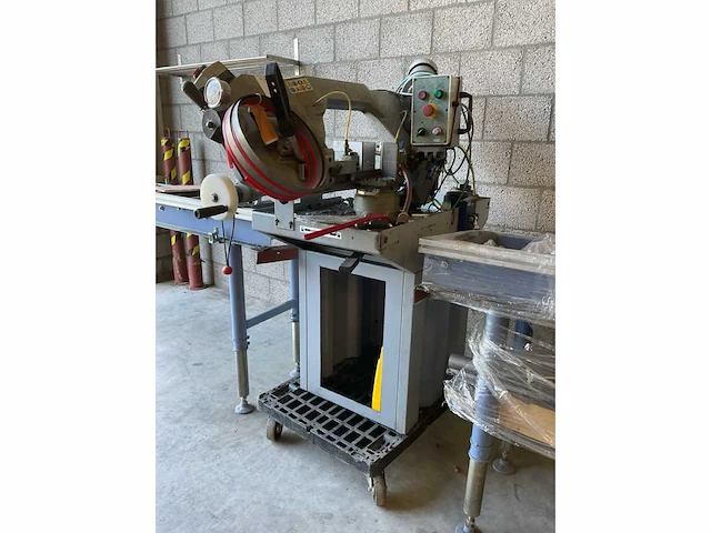 Bandzaagmachine - afbeelding 2 van  14