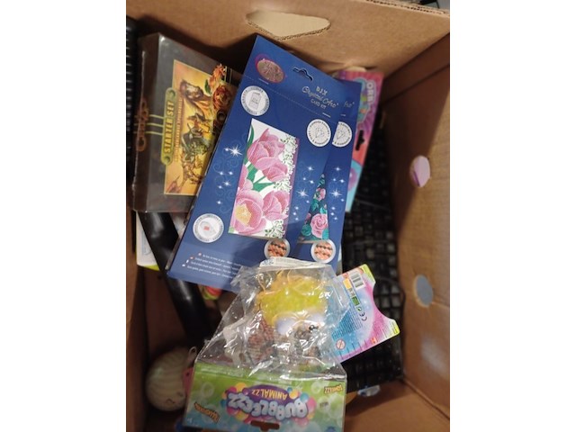 Banenen doos met handel oa hoed - afbeelding 1 van  5