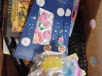 Banenen doos met handel oa hoed - afbeelding 2 van  5