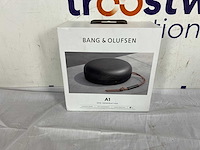 Bang & olufsen beosound a1 (2nd gen) - antraciet zwart | bluetooth speaker buiten | draagbare speaker | bluetooth speaker waterproof | speaker draadloos - afbeelding 2 van  2