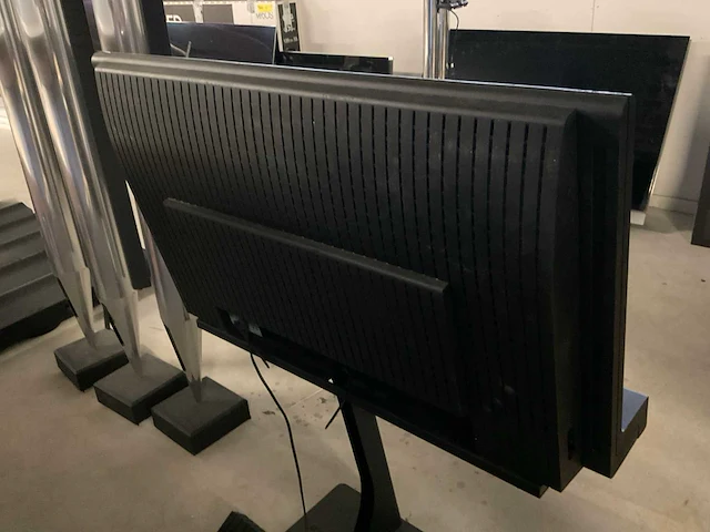 Bang & olufsen beovision 8 - 32 32” televisie - afbeelding 3 van  6