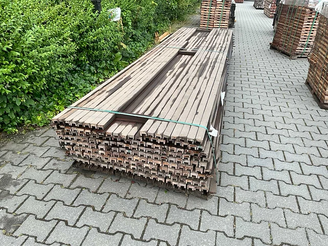 Bangkirai hardhout afdek kap (4000x46x33mm) (260x) - afbeelding 1 van  5
