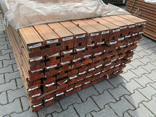 Bangkirai hardhout schuttingpaal (2000x90x90mm) (69x) - afbeelding 3 van  4