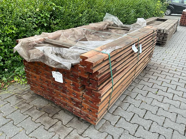 Bangkirai hardhout schuttingpaal (2000x90x90mm) (70x) - afbeelding 1 van  4