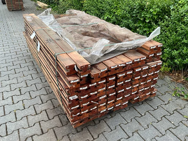 Bangkirai hardhout schuttingpaal (2000x90x90mm) (70x) - afbeelding 3 van  4