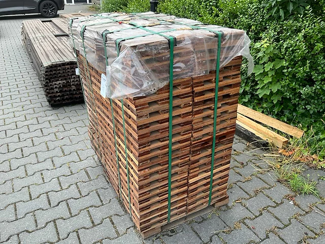 Bangkirai hardhout terras tegel (300x300x24mm) (250x) - afbeelding 2 van  5
