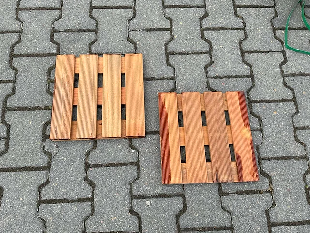 Bangkirai hardhout terras tegel (300x300x24mm) (250x) - afbeelding 4 van  5