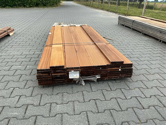 Bangkirai hardhout vlonderplank (2450-3050x145x25mm) (35x) - afbeelding 1 van  4