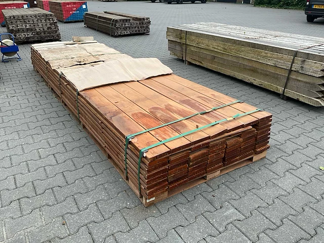 Bangkirai hardhout vlonderplank (3650x145x28mm) (51x) - afbeelding 1 van  4