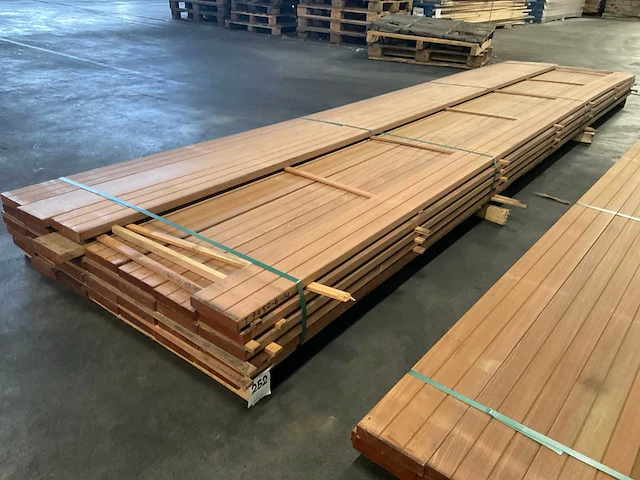 Bangkirai planken geschaafd 28x145 mm (32x) - afbeelding 1 van  6