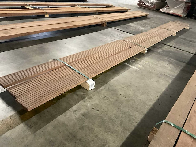 Bangkirai vlonderdelen antislip 21x145 mm (3x) - afbeelding 1 van  6