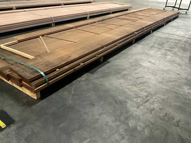 Bangkirai vlonderdelen antislip 28x145 mm (17x) - afbeelding 3 van  6