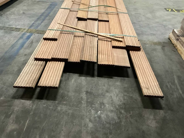 Bangkirai vlonderdelen antislip 28x145 mm (17x) - afbeelding 4 van  6
