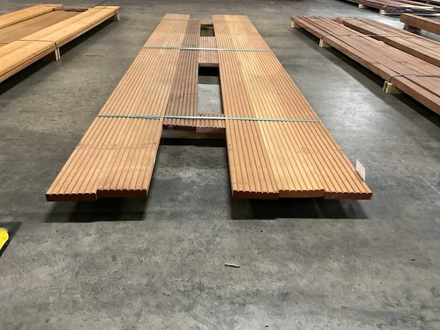 Bangkirai vlonderplank met antislip 28x145 mm (6x) - afbeelding 2 van  6