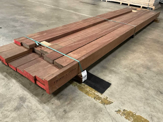 Bangkirai vlonderplanken met antislip 45x140 mm (19x) - afbeelding 1 van  6