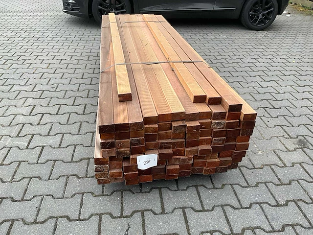 Bangkirai yellow balau hardhout balk (2450-2750x68x45mm) (74x) - afbeelding 1 van  5