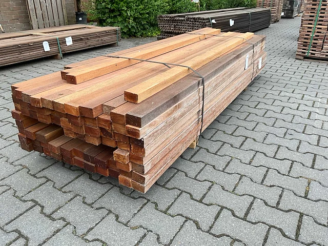 Bangkirai yellow balau hardhout balk (2450-2750x68x45mm) (74x) - afbeelding 2 van  5