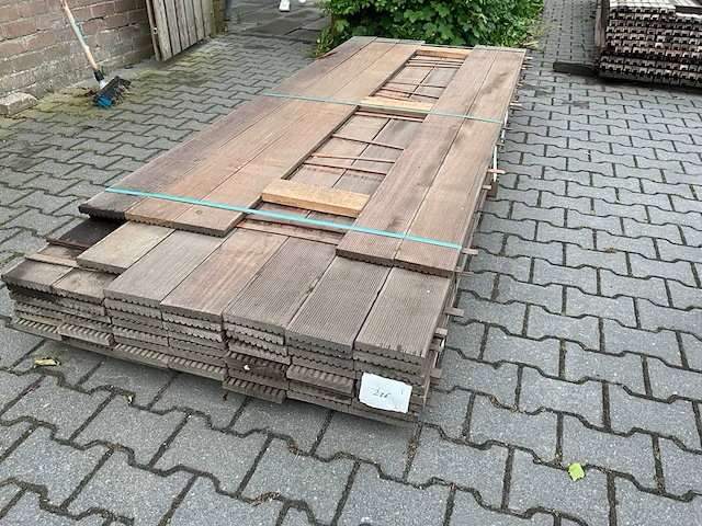 Bangkirai yellow balau hardhout vlonderplank (2400-2700x145x21mm) (55x) - afbeelding 1 van  4