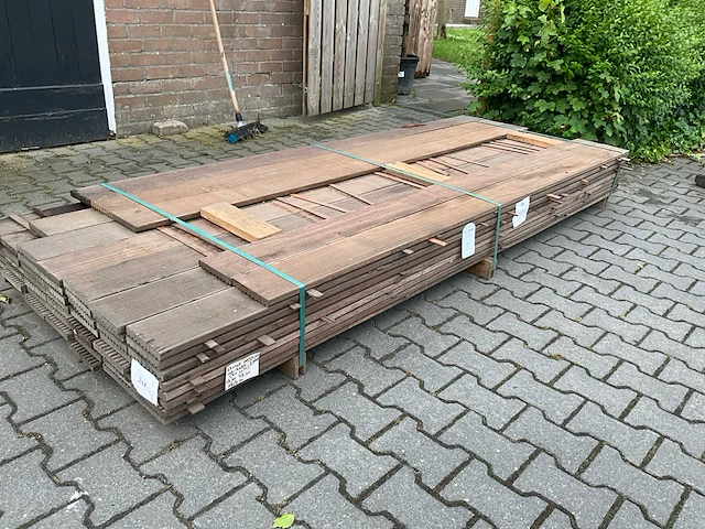 Bangkirai yellow balau hardhout vlonderplank (2400-2700x145x21mm) (55x) - afbeelding 3 van  4