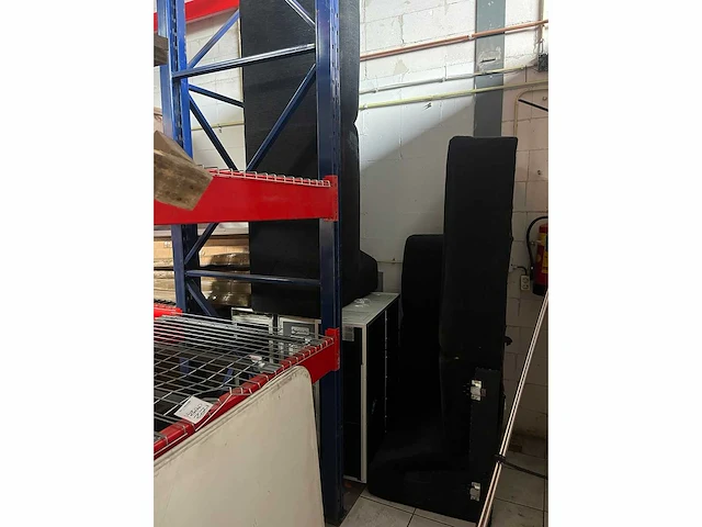 Bank en 2x vliegtuig trolleys - afbeelding 1 van  2
