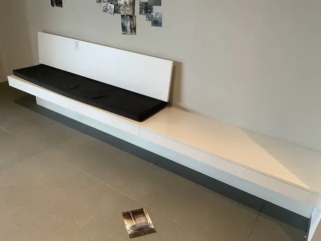 Bank - afbeelding 4 van  9