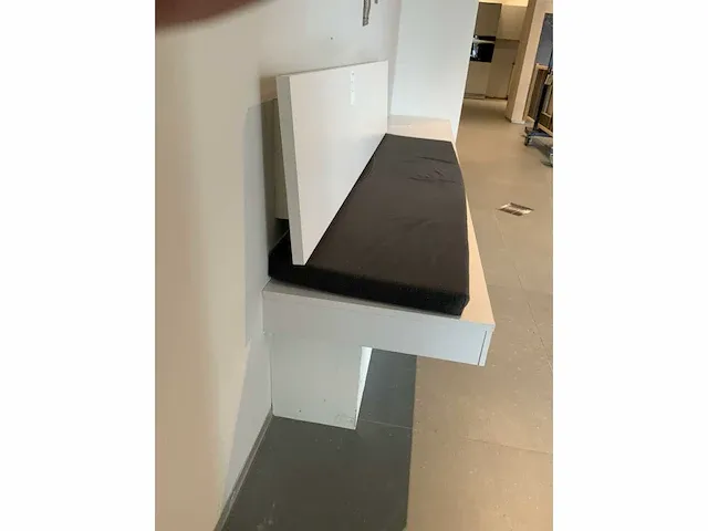 Bank - afbeelding 6 van  9