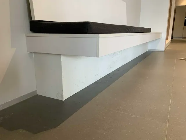 Bank - afbeelding 8 van  9
