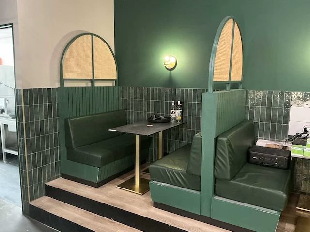 Banken met tafel (4x) - afbeelding 1 van  7
