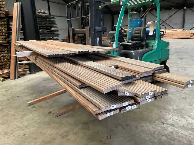Bankirai hardhouten vlonderplank 270-460x14,5x2,8 cm (31x) - afbeelding 1 van  6