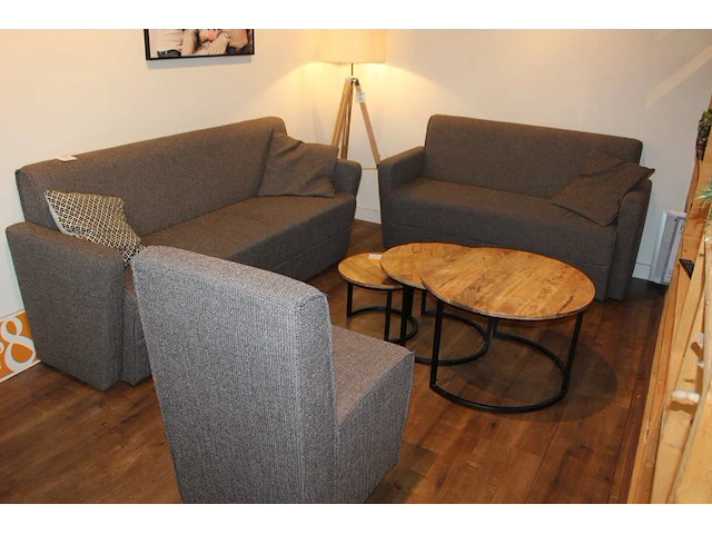 Bankstel bestaande uit een twee en een driesitsbank met losse fauteuil grijs / bruin gestoffeerd breedte 2... - afbeelding 1 van  4