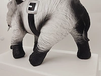 Banksy fanart sculptuur - banksy 'elephant war' - afbeelding 4 van  10
