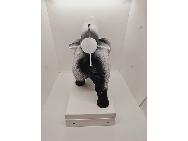 Banksy fanart sculptuur - banksy 'elephant war' - afbeelding 9 van  9