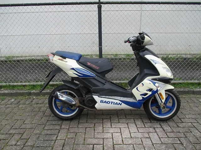 Baotian - bromscooter - btm sport 2 tact - scooter - afbeelding 8 van  11